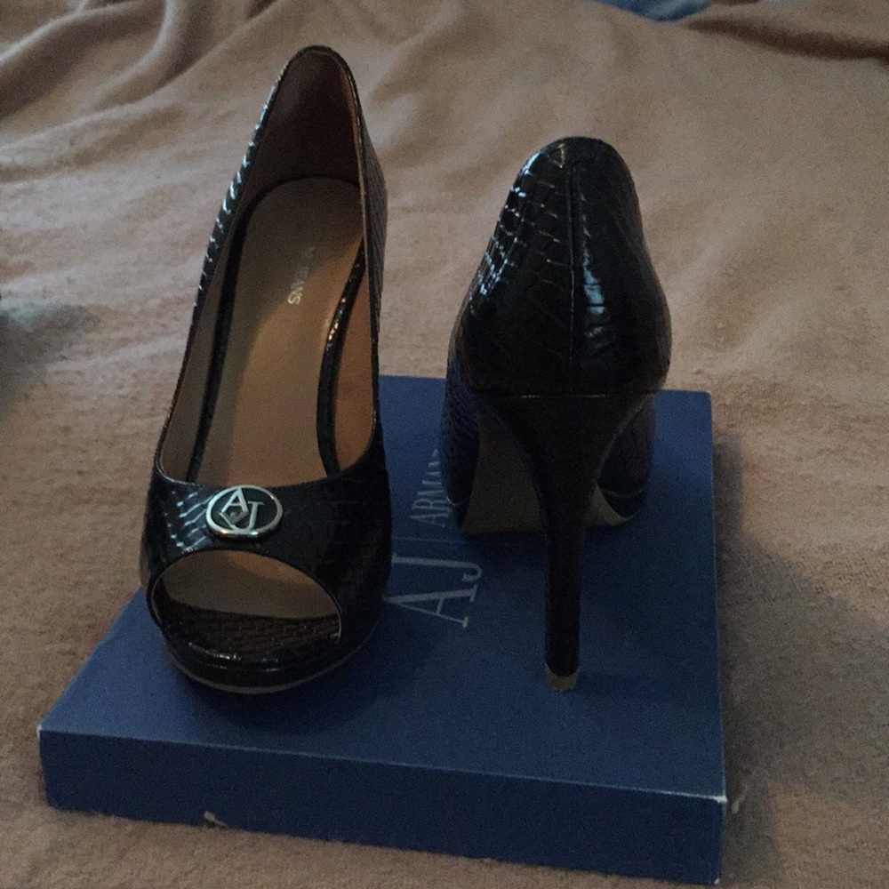 Shoes - Picture 2 of 5